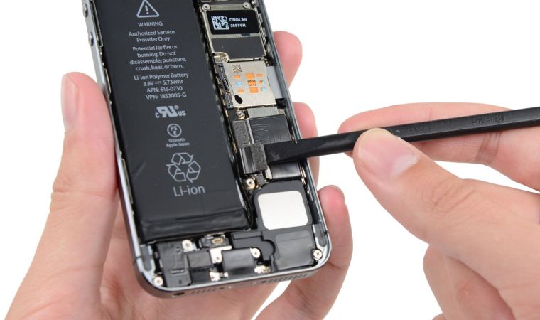 Особенности замены батареи на iPhone 5