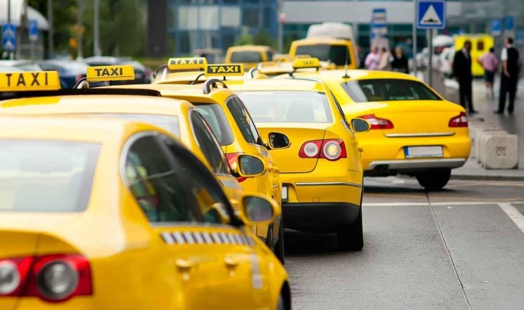 Легковое городское такси