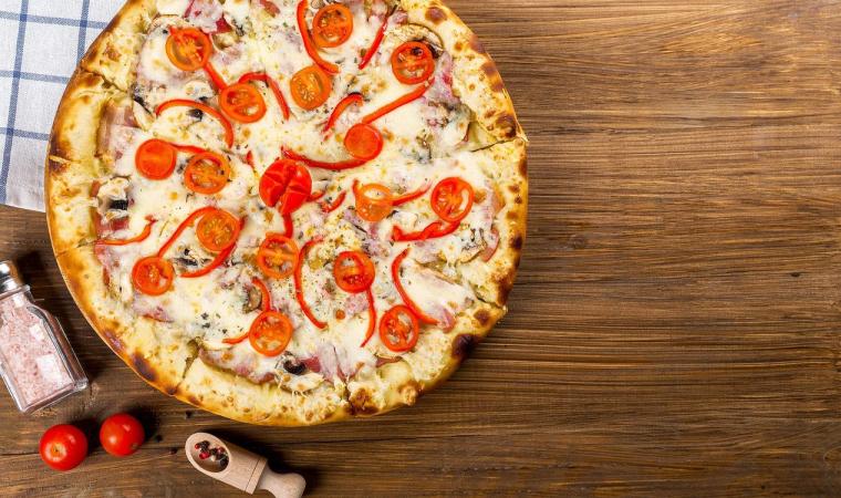 Как правильно подать пиццу к столу